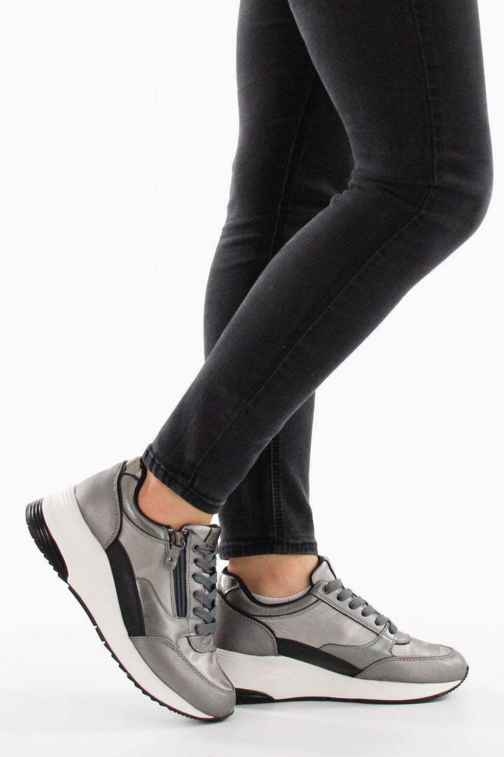 Sneakers grigie con zeppa 43124.